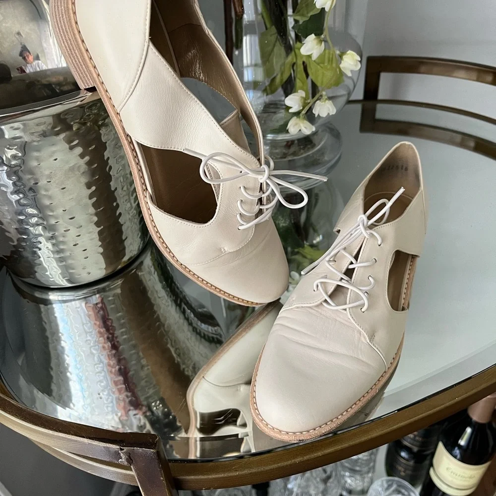 Stuart Weitzman lace up flat - Picture 2 of 6